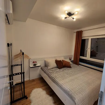 Park Apartment *